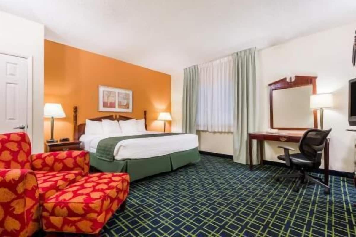 In-room safe, desk, iron/ironing board, cribs/infant beds