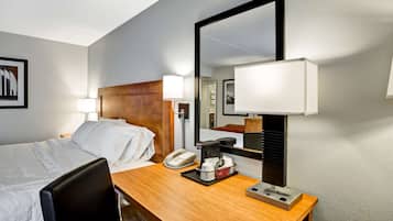 Ropa de cama de alta calidad, colchones con pillow-top y escritorio