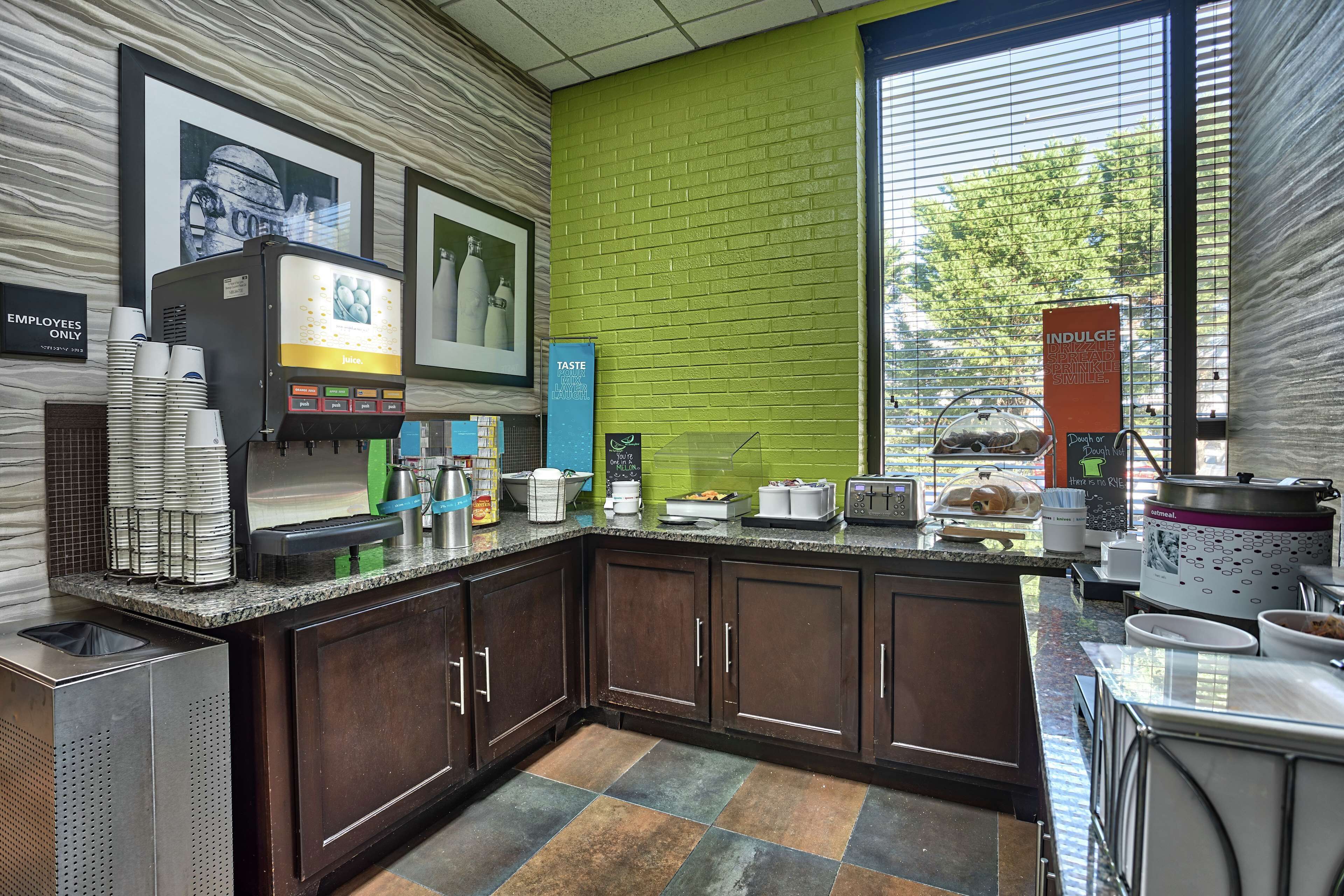 free daily continental breakfast