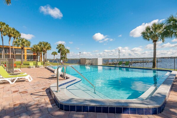 Outdoor pool, sun loungers