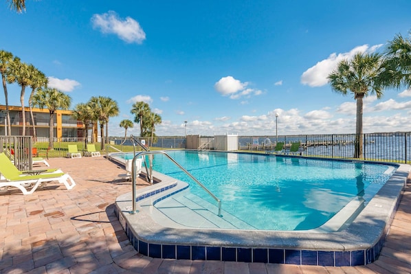 Outdoor pool, sun loungers