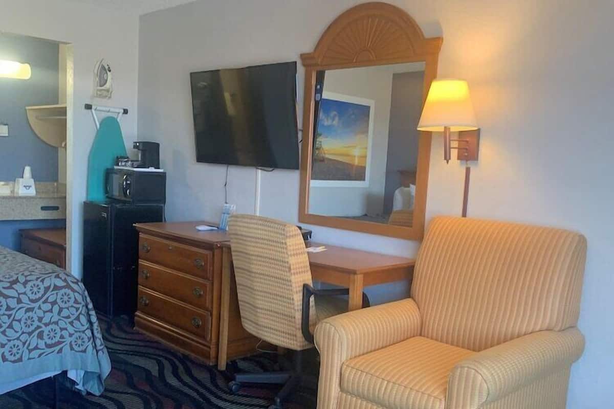In-room safe, desk, iron/ironing board, free WiFi