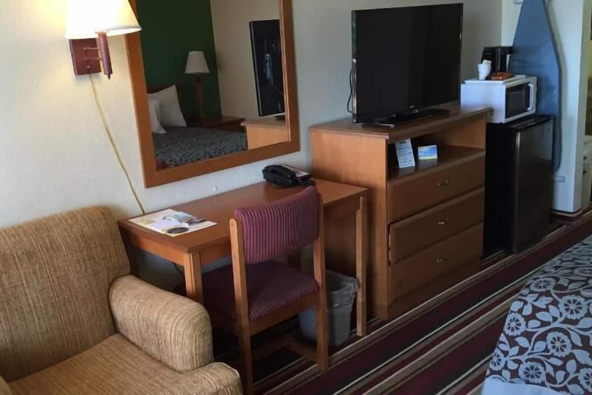 In-room safe, desk, iron/ironing board, free WiFi