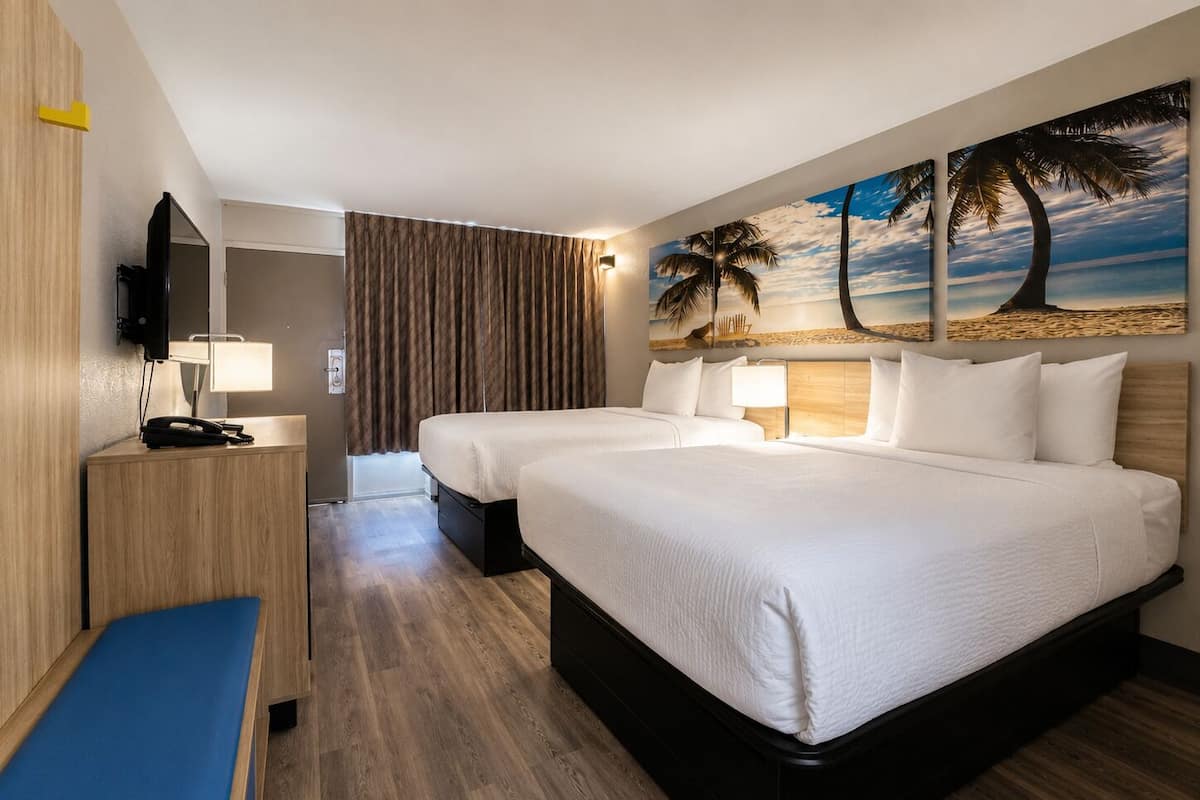 Room, 2 Queen Beds, Non Smoking