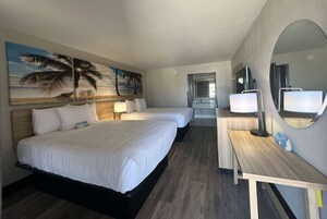 Caja de seguridad en la habitación y escritorio 