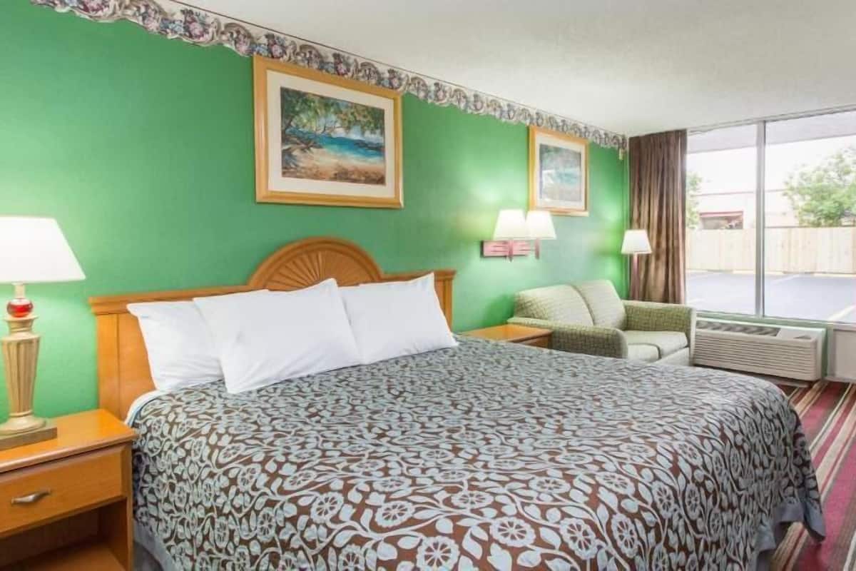 In-room safe, desk, iron/ironing board, free WiFi