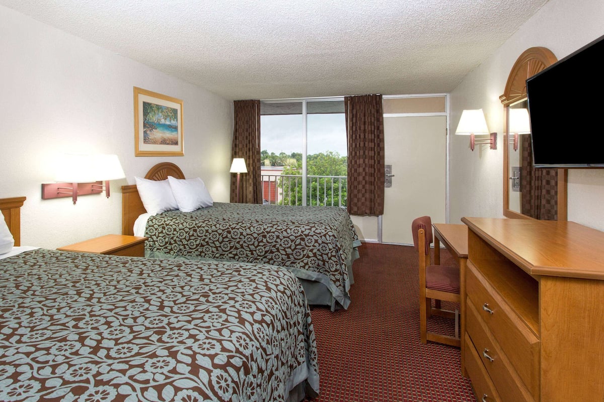 In-room safe, desk, iron/ironing board, free WiFi