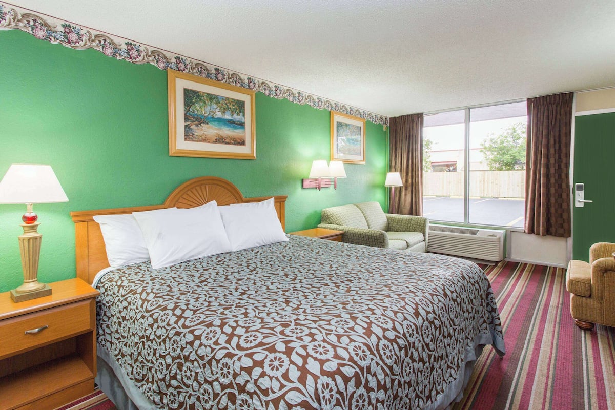 In-room safe, desk, iron/ironing board, free WiFi