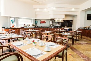 Desayuno buffet incluido todos los días 
