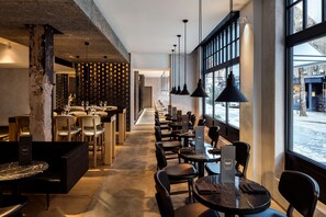 Serveert ontbijt, lunch, diner, Peruviaanse gerechten