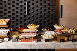 A buffet with various food items and labels. - Radisson Blu Hotel, London Mercer Street (London)