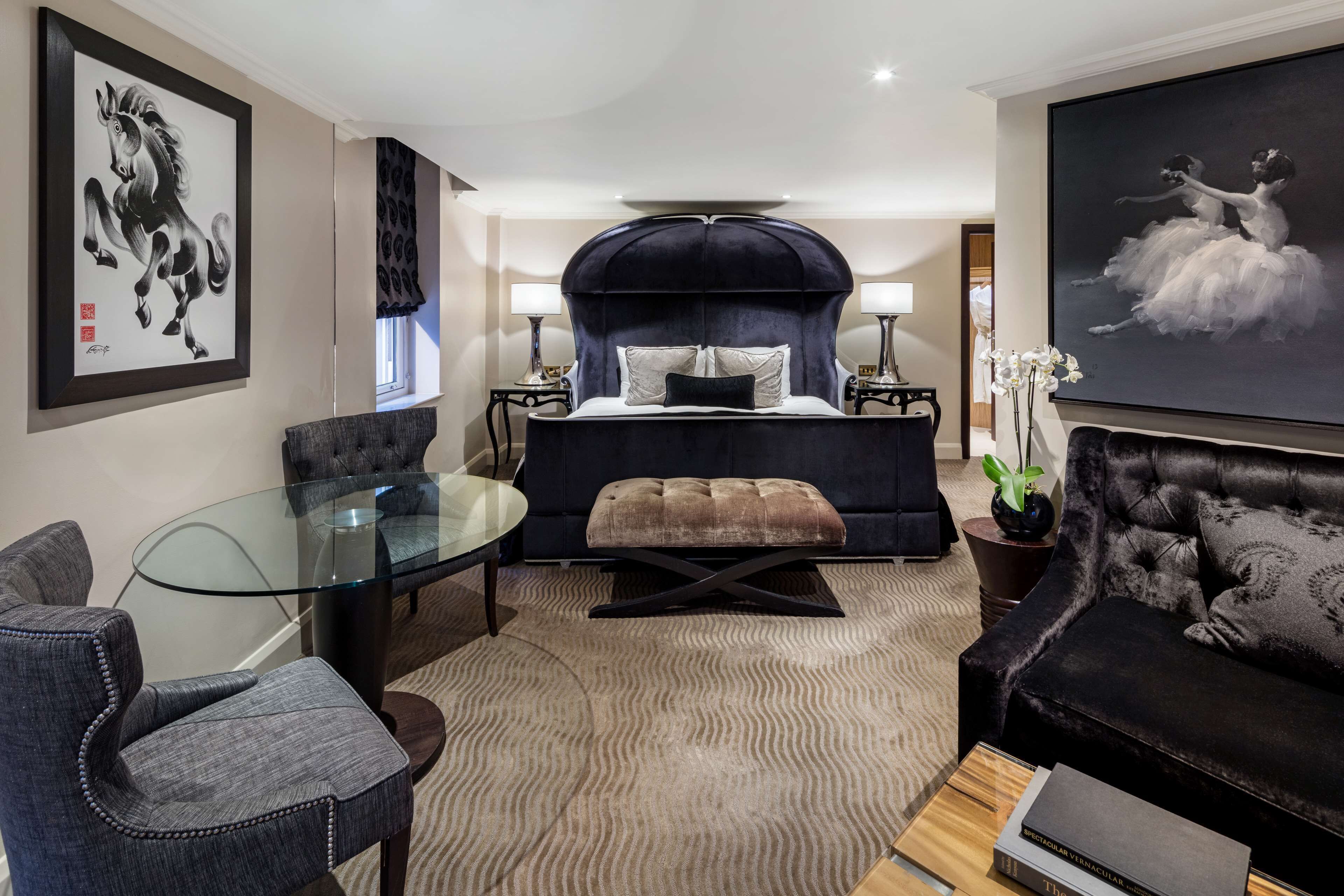 suite, corner | 1 bedroom, egyptian cotton sheets, premium bedding, in-room safe