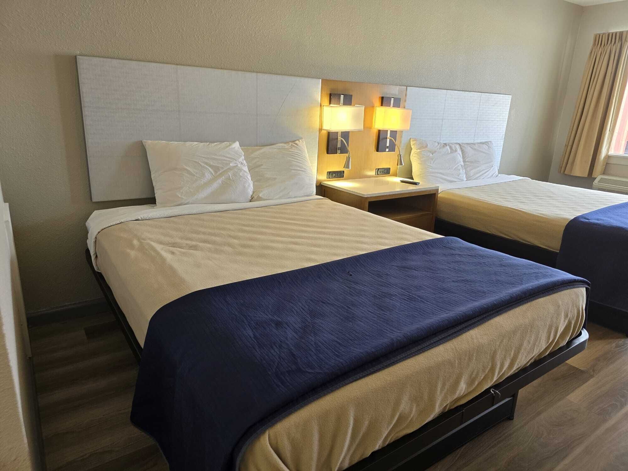 Habitación básica doble, no fumadores | Tabla de planchar con plancha, Internet, ropa de cama y despertador