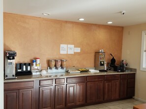Free daily continental breakfast - Americas Express Inn (South Hill)