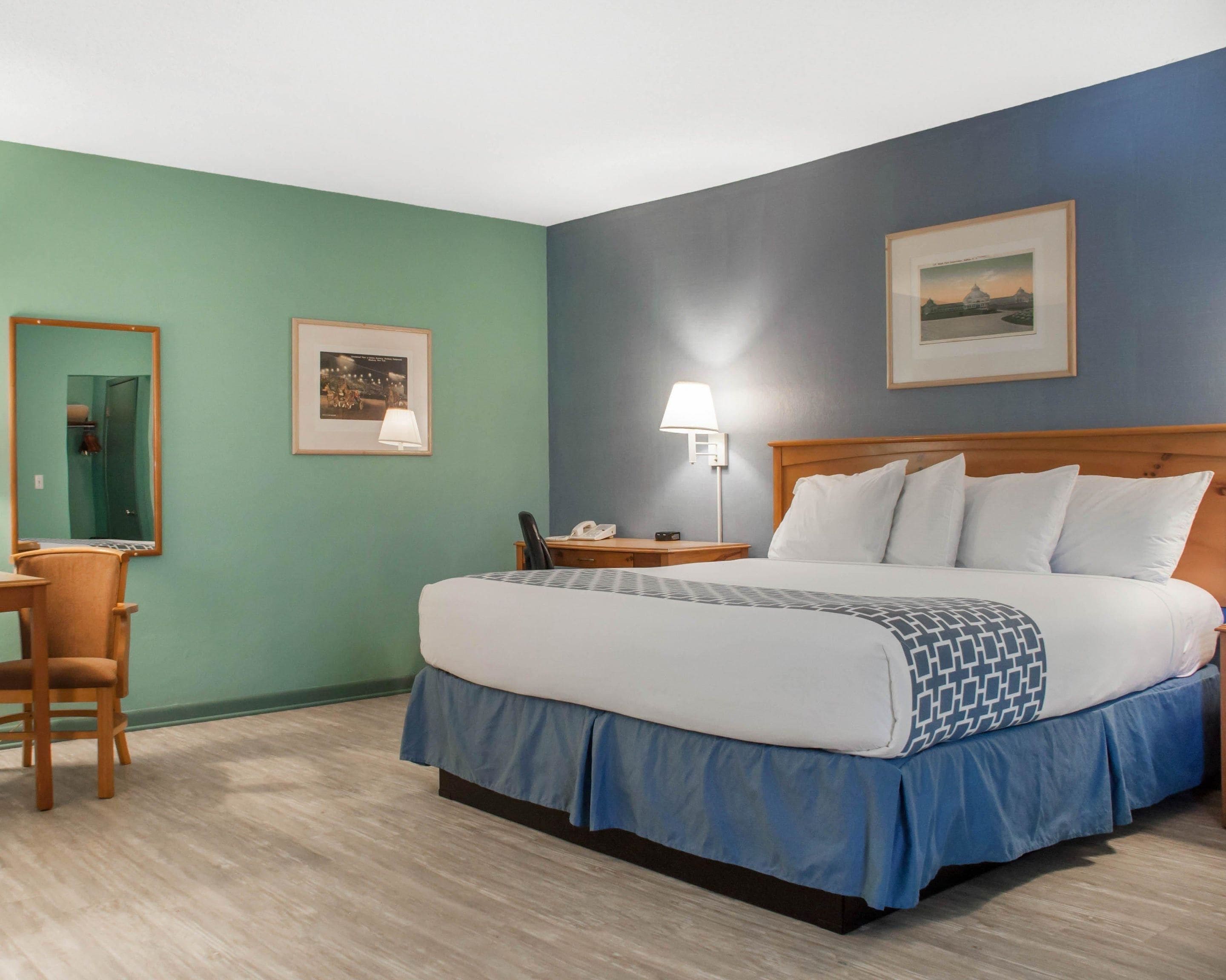 In-room safe, individually furnished, desk, laptop workspace