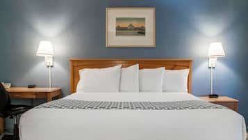 Habitación, 1 cama de matrimonio grande, accesible para personas con discapacidad, no fumadores | Caja fuerte, mobiliario individual, escritorio
