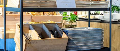 Petit déjeuner buffet (10.50 EUR par personne)