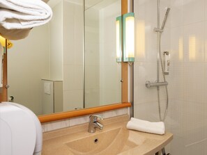 Premium bedding, pillow-top beds, desk, iron/ironing board - ibis Saint Die Des Vosges (Saint-Die)