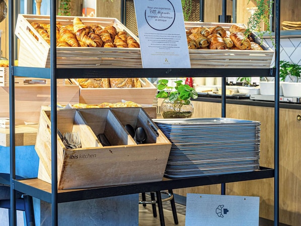 Päivittäinen buffetaamiainen (10.50 EUR per henkilö)