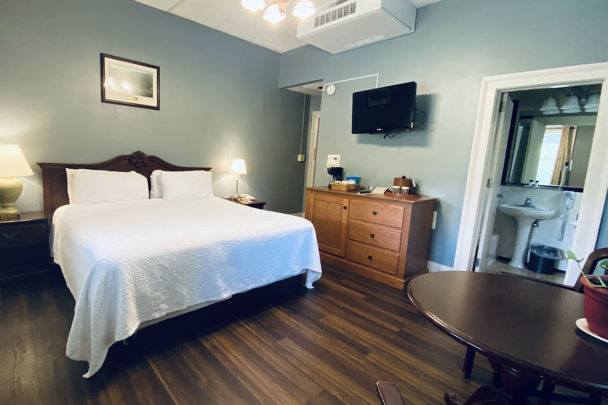 Blackout drapes, iron/ironing board, free WiFi, bed sheets