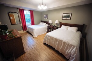 Quarto luxo, 2 camas Queen, vista para o rio | Vista para o lago