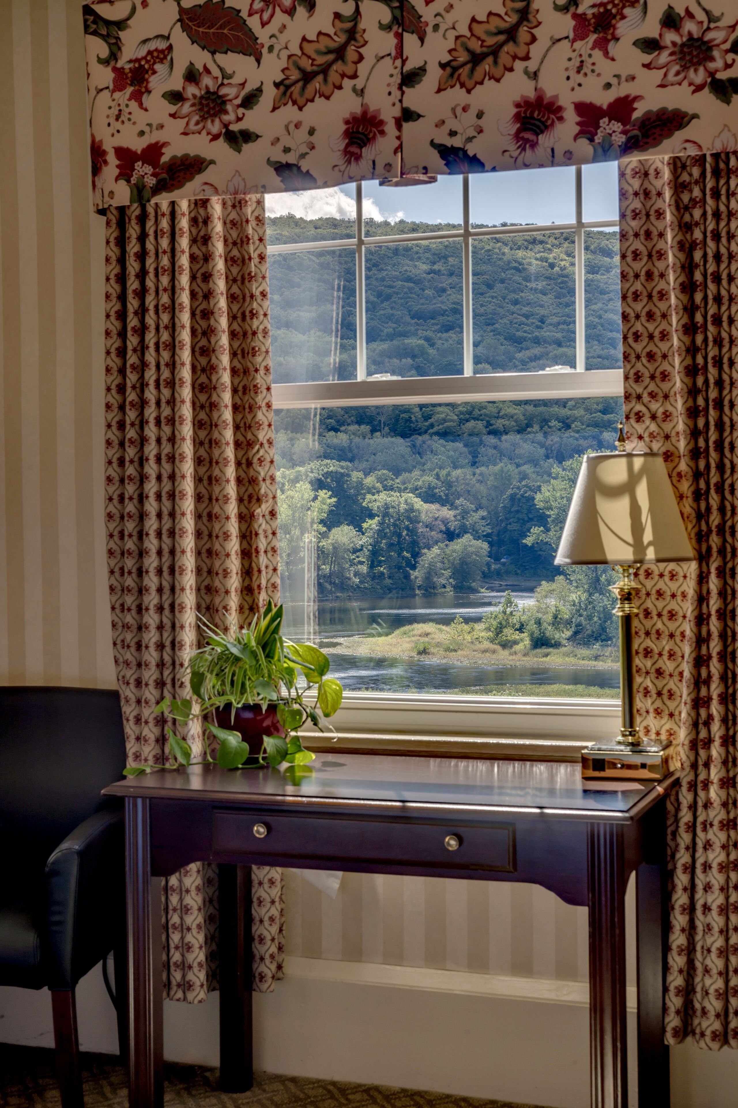 传统双人房, 2 张双人床, 河景 | 客房景观