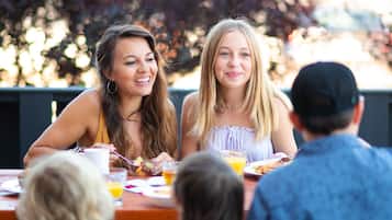 Tägliches inbegriffenes kontinentales Frühstück