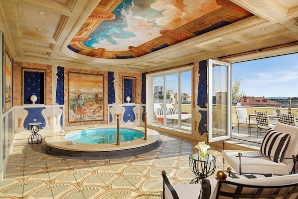 Premium bedding, pillow-top beds, in-room safe, desk - The Westin Excelsior, Rome (Rome)