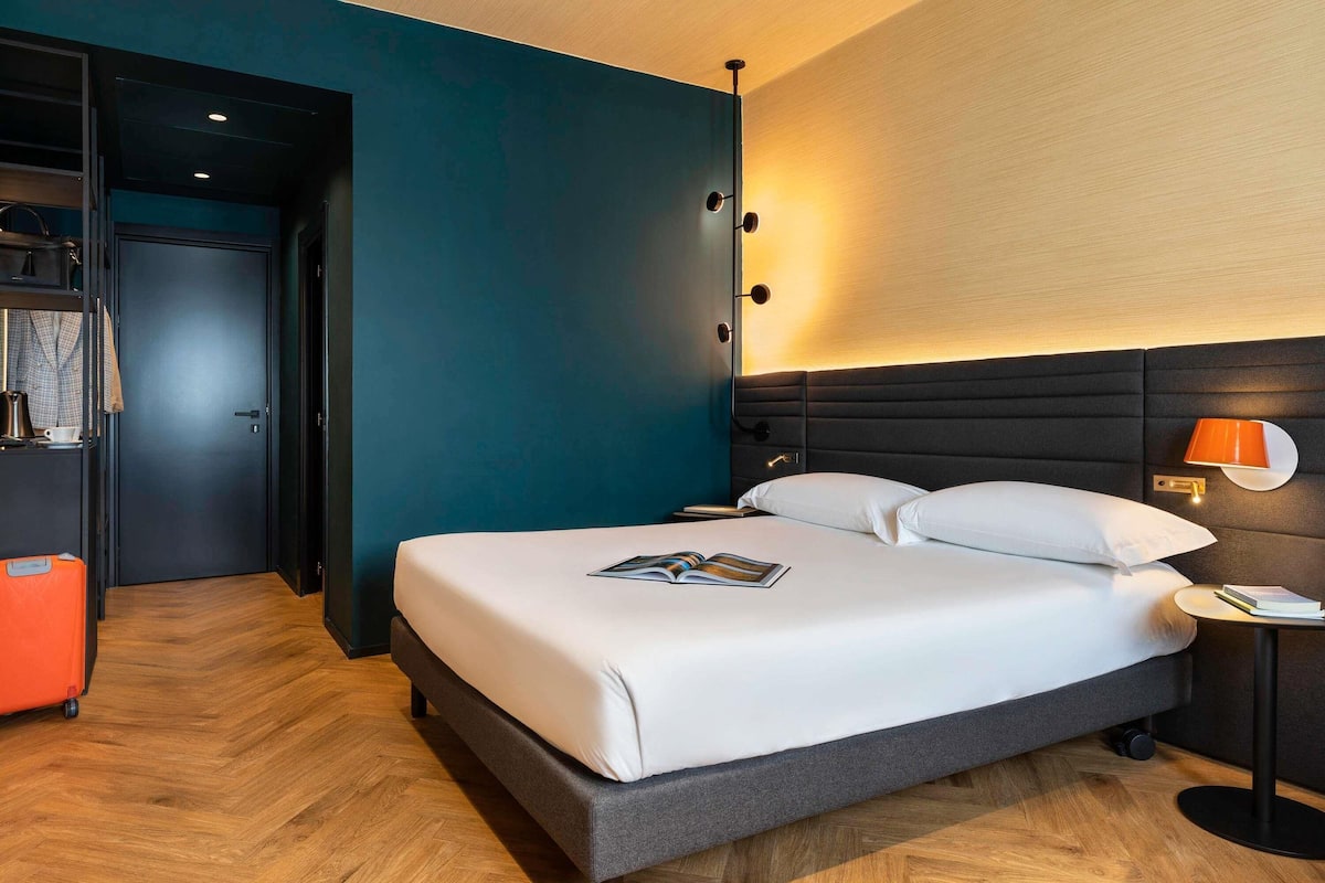 Habitación superior, 1 cama King size y sofá cama | Ropa de cama de alta calidad y minibar