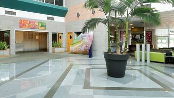 Se ofrece un desayuno bufé todos los días (por un coste adicional)