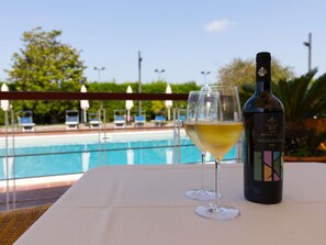 Outdoor pool, pool umbrellas, sun loungers