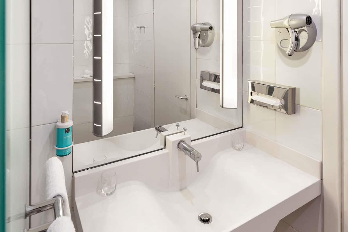 Roba de llit d'alta qualitat, minibar i caixa forta a l'habitació
