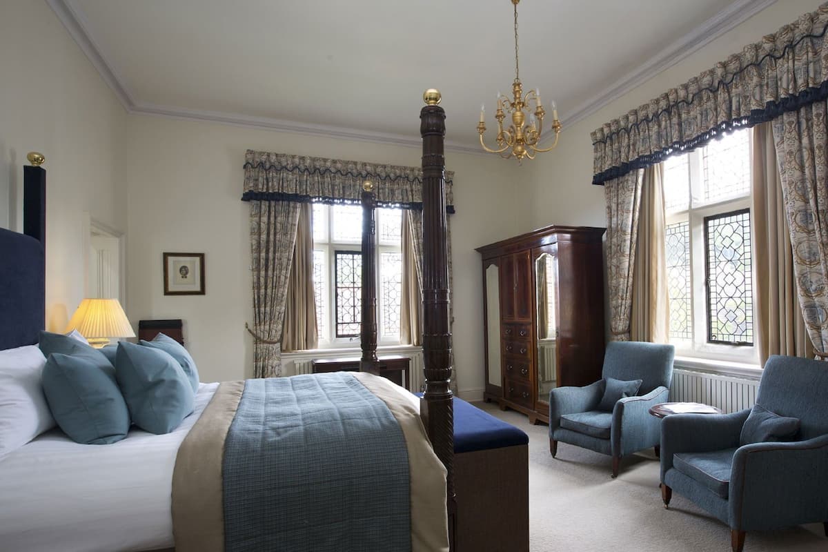 Premium bedding, in-room safe, individually decorated