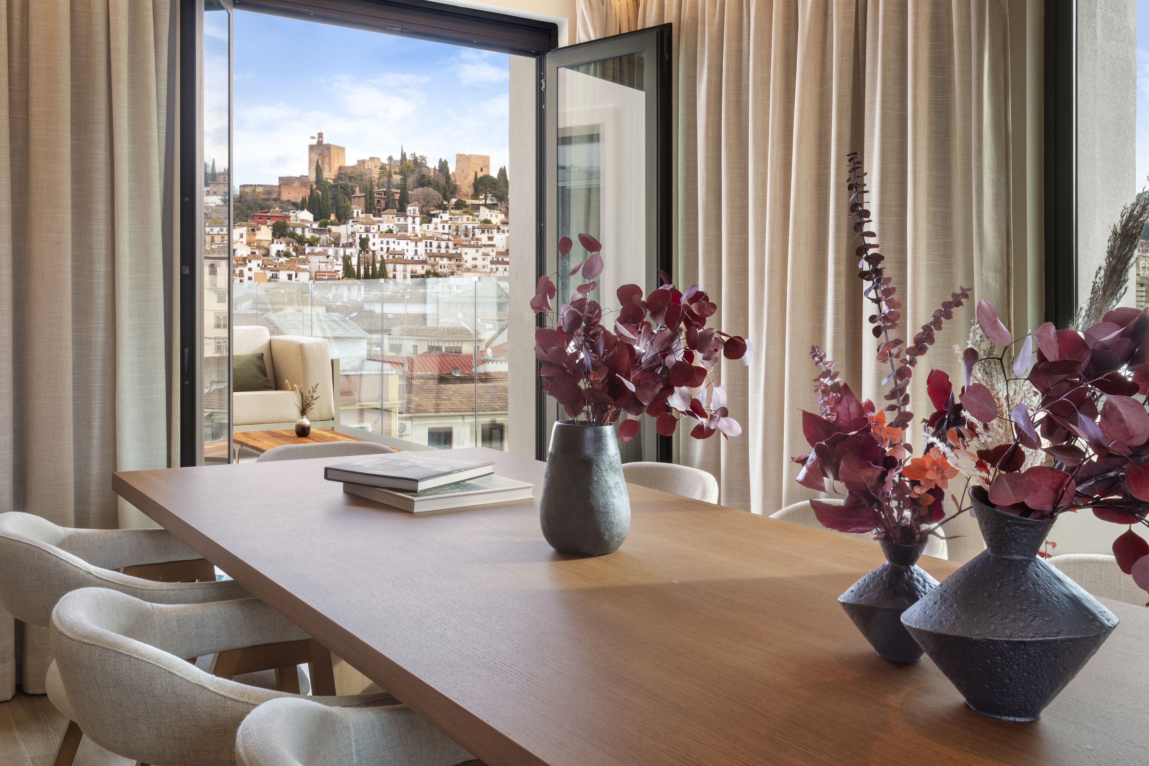 Ropa de cama de alta calidad y minibar 