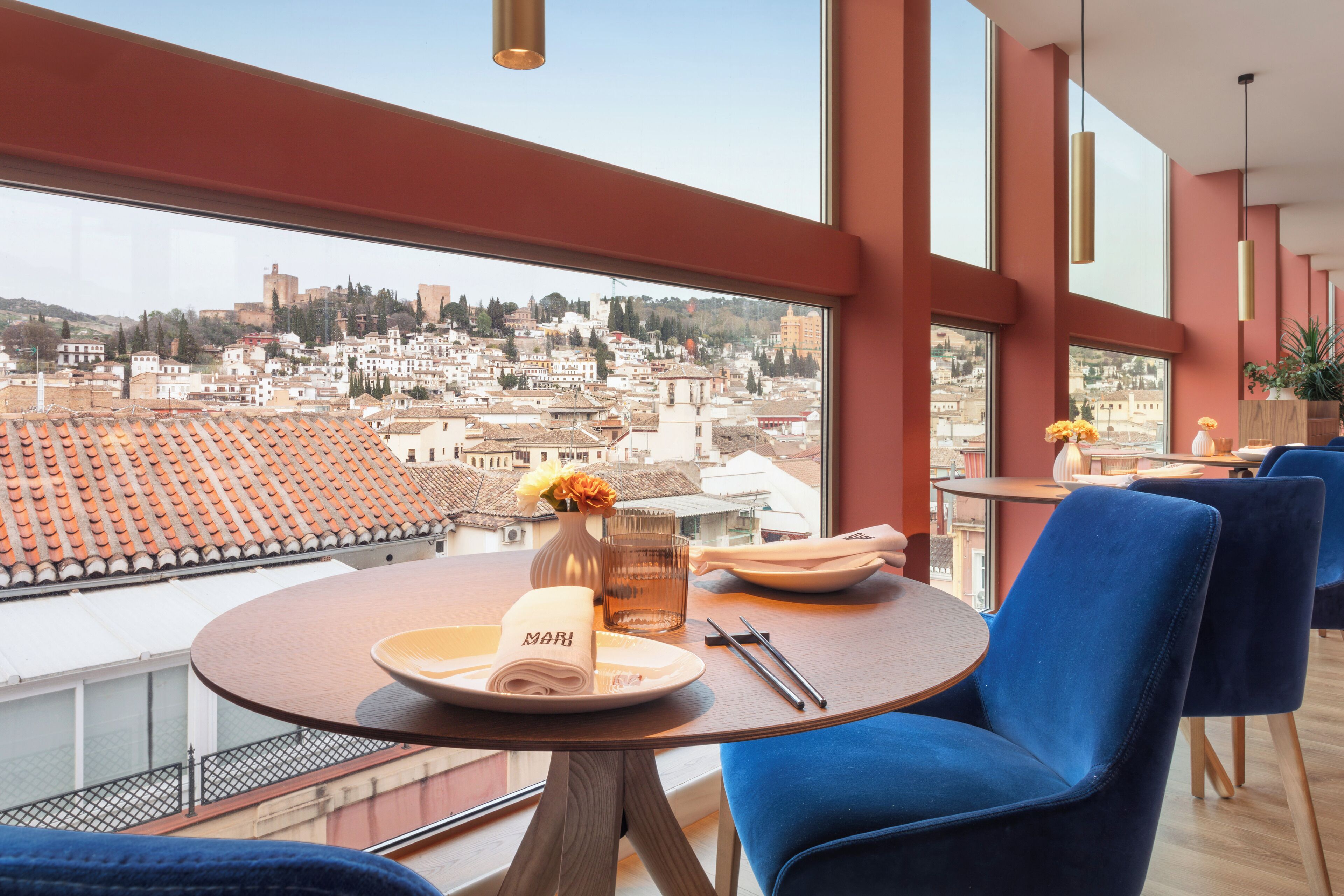 2 restaurants, spécialités Cuisine méditerranéenne