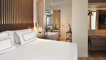 Luxe beddengoed, een minibar, een kluis op de kamer