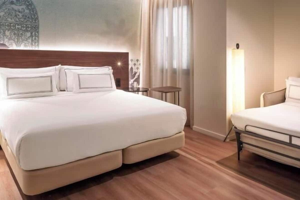 Premium bedding, minibar, in-room safe, blackout curtains
