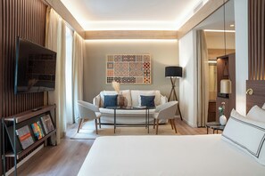 Premium bedding, minibar, in-room safe, individually decorated - Melia Granada Hotel (Granada)