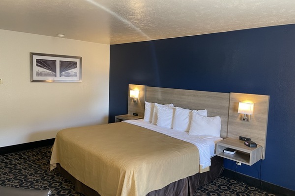 Iron/ironing board, cribs (surcharge), rollaway beds (surcharge)