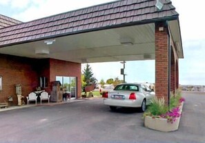 Free self parking - Americas Best Value Inn Roosevelt Ballard (Roosevelt)