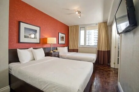 Town Inn Suites Hotel - Image 12