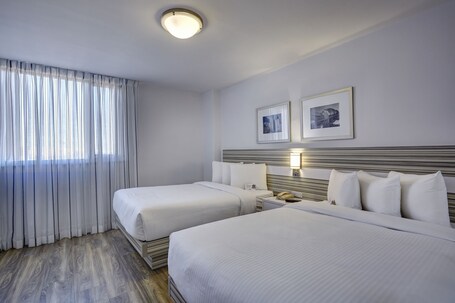 Town Inn Suites Hotel - Image 10