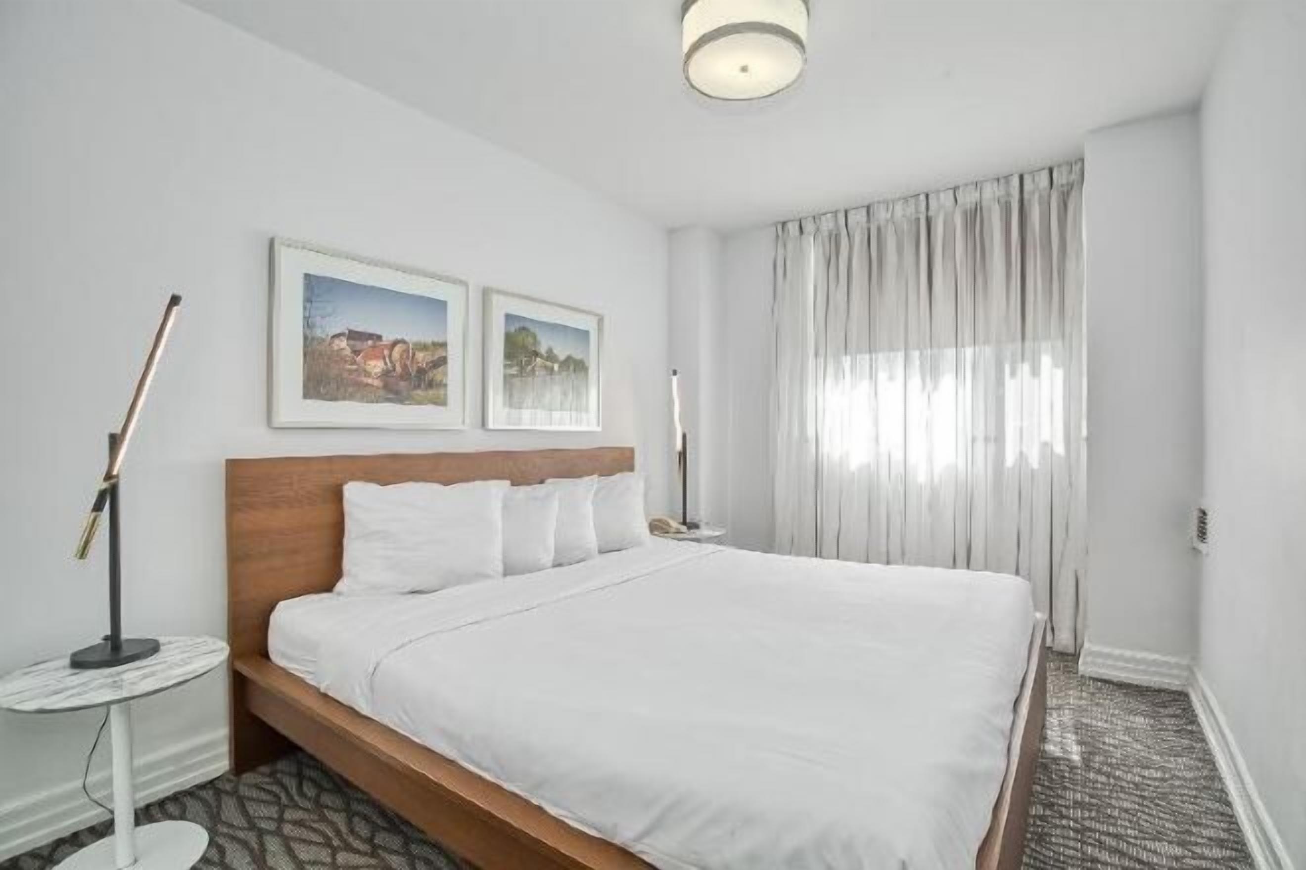 1 개의 침실, 고급 침구, 암막 커튼, 다리미/다리미판