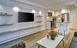 Luxury One Bedroom Suite, 1 King Bed | Private kitchen | Coffee/tea maker - Town Inn Suites Hotel (Toronto)