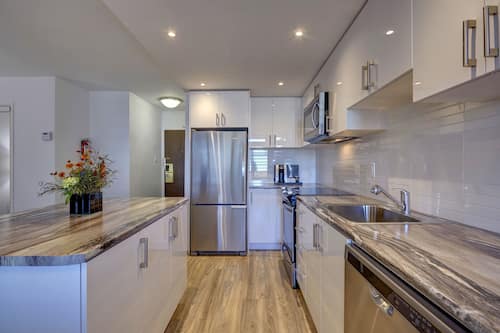 Suite de lujo, 2 camas dobles | Cocina privada | Cafetera o tetera
