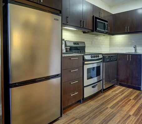 Town Inn Suites Hotel - Image 29