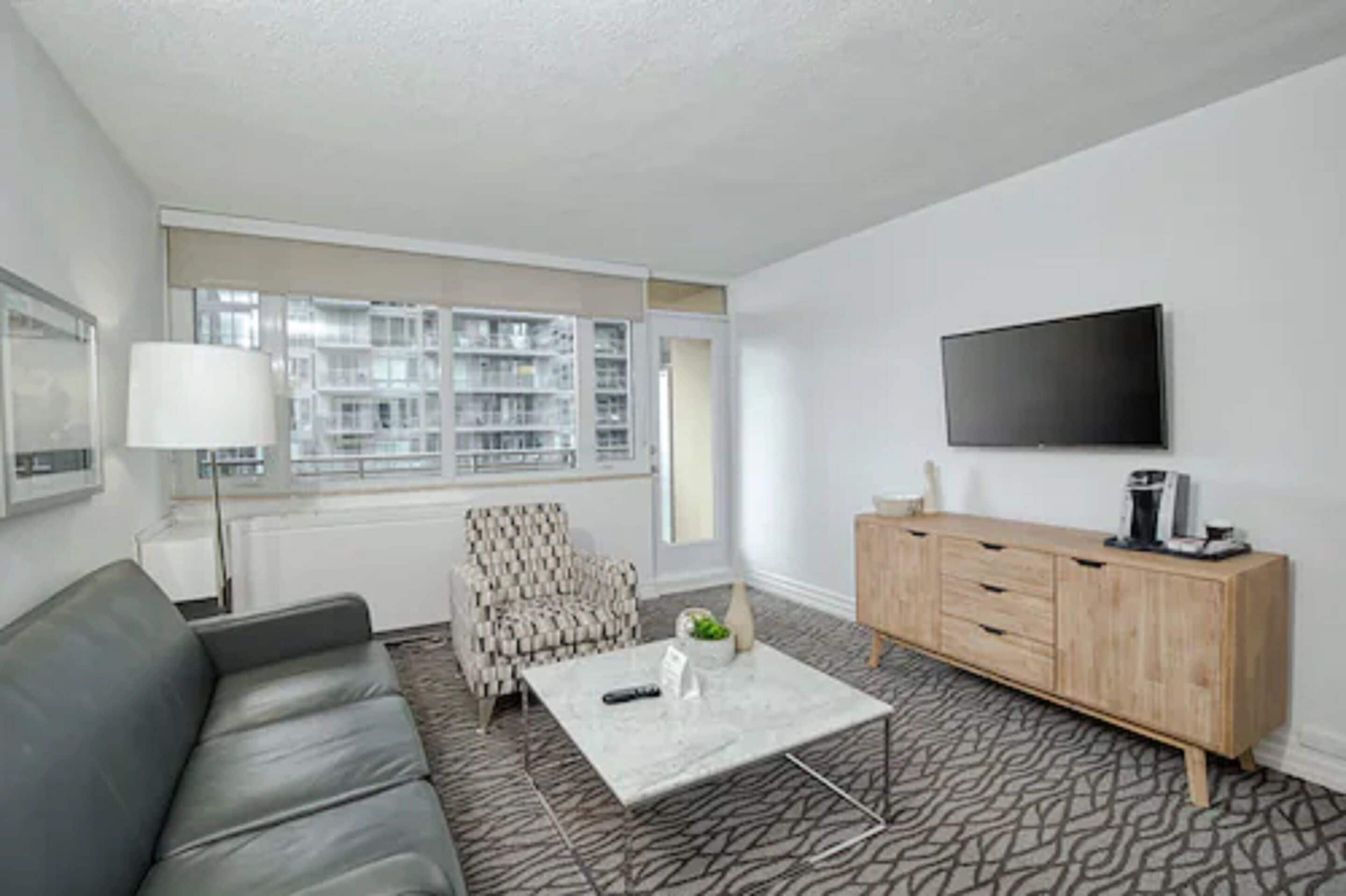 标准套房 | 起居区 | 平板电视、收费电影