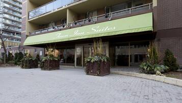 Vista frontal de la propiedad