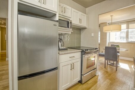 Town Inn Suites Hotel - Image 30