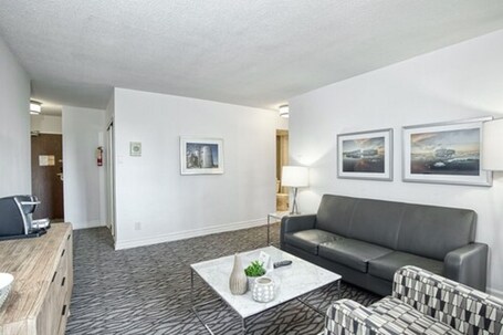 Town Inn Suites Hotel - Image 23